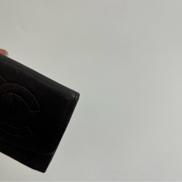 AUTHENTIC VINTAGE CHANEL LAMBSKIN WALLET - Picture 5 of 10
